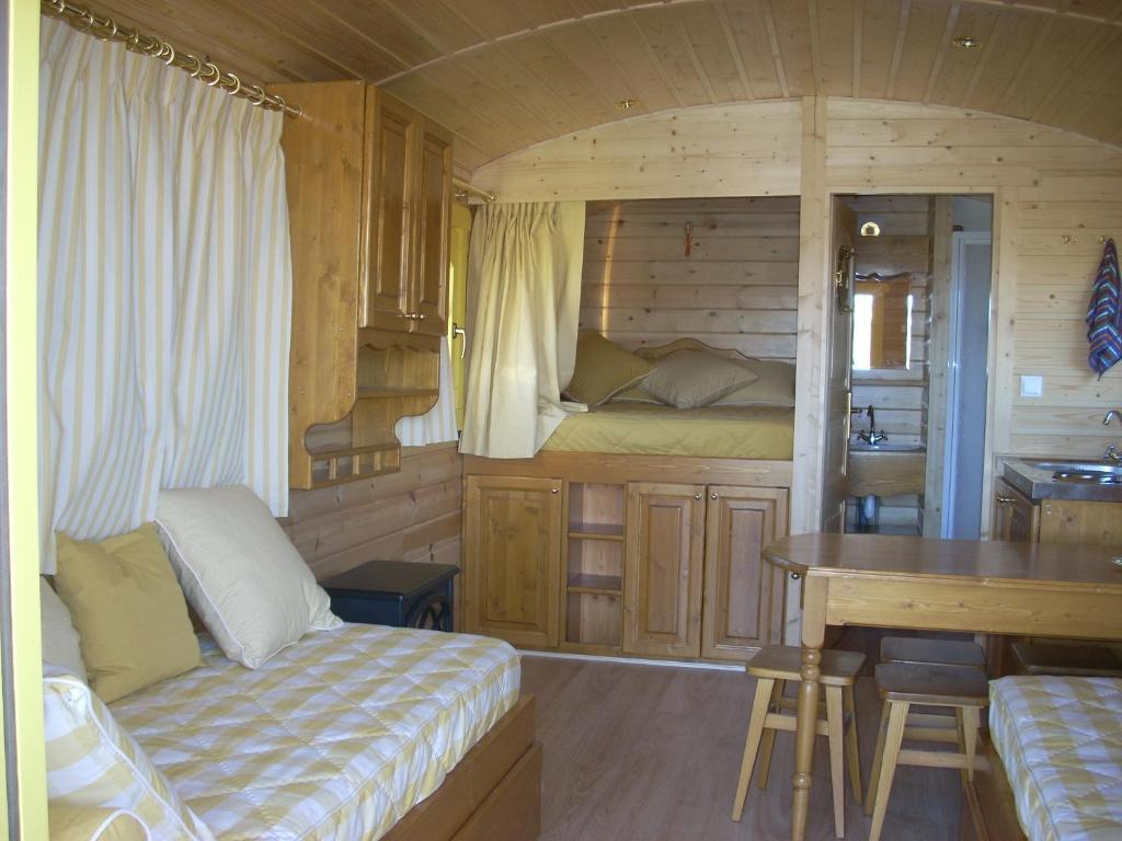 Les Roulottes De La Ferme Des Chanaux Saint-Julien-d'Ance Szoba fotó